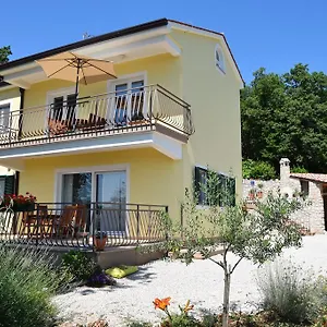 https://apartments-sandra-brsec.primorje-gorskikotar.com