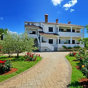 Mira Apartment